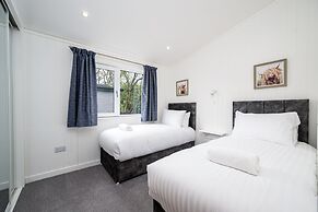 Paddock Lodges Executive 4 Bed Villa