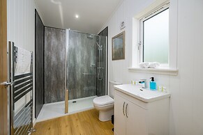 Paddock Lodges Executive 4 Bed Villa
