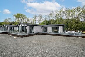 Paddock Lodges Executive 4 Bed Villa