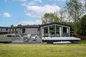 Paddock Lodges Executive 4 Bed Villa
