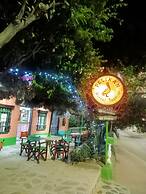 Hostal pelikan taganga
