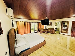 Los Angeles Hotel & Resort