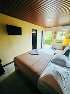 Los Angeles Hotel & Resort