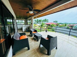 Los Angeles Hotel & Resort