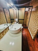 Los Angeles Hotel & Resort