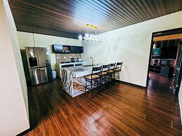 Los Angeles Hotel & Resort