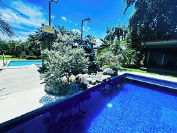 Los Angeles Hotel & Resort