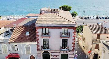 Harmonia home