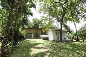 Airport Green Villa