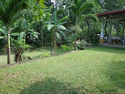 Airport Green Villa