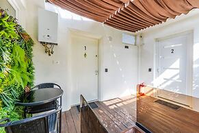 Green Luxe Suite 1 Private Hot Tub