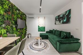 Green Luxe Suite 1 Private Hot Tub