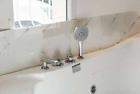 Green Luxe Suite 1 Private Hot Tub