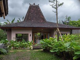 Tebola Joglo Villas
