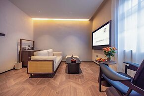Yi Nian Fangcun Hotel