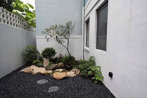 Yi Nian Fangcun Hotel