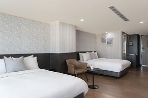 ElEnce Hotel