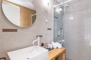 13 Keys Suites