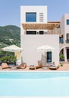 13 Keys Suites