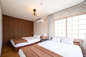 Nakamachi House