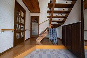 Nakamachi House