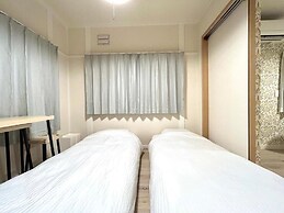 Warashibe House