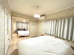Warashibe House