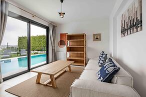 Stunning Villa With Private Pool and Luxuriest Views