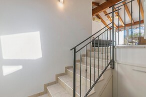 Riva's Rooftop Retreat