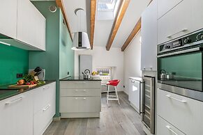 Riva's Rooftop Retreat
