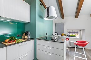 Riva's Rooftop Retreat