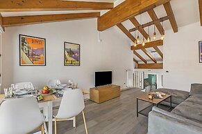 Riva's Rooftop Retreat