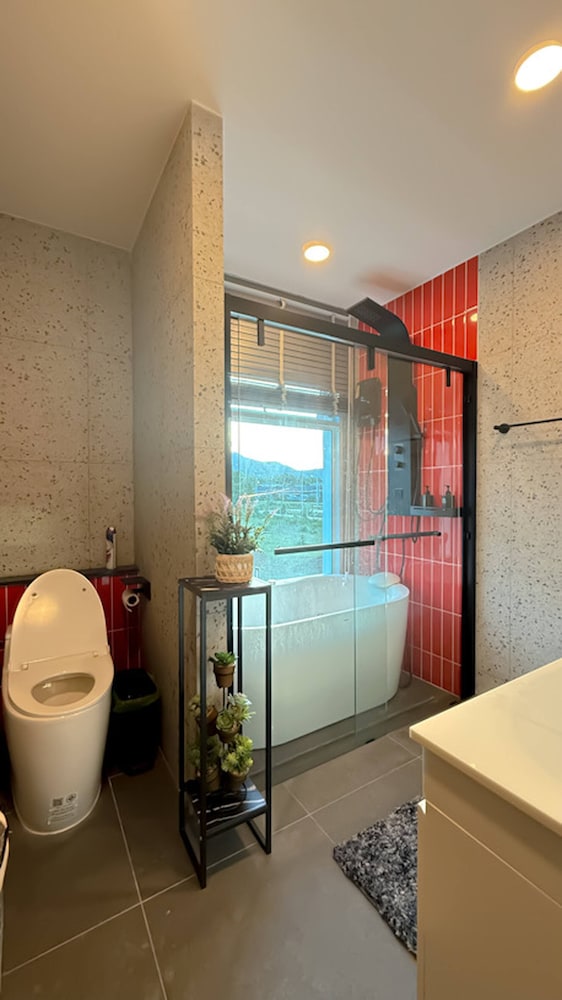 De Flourishing Hill Escape, Cha Am