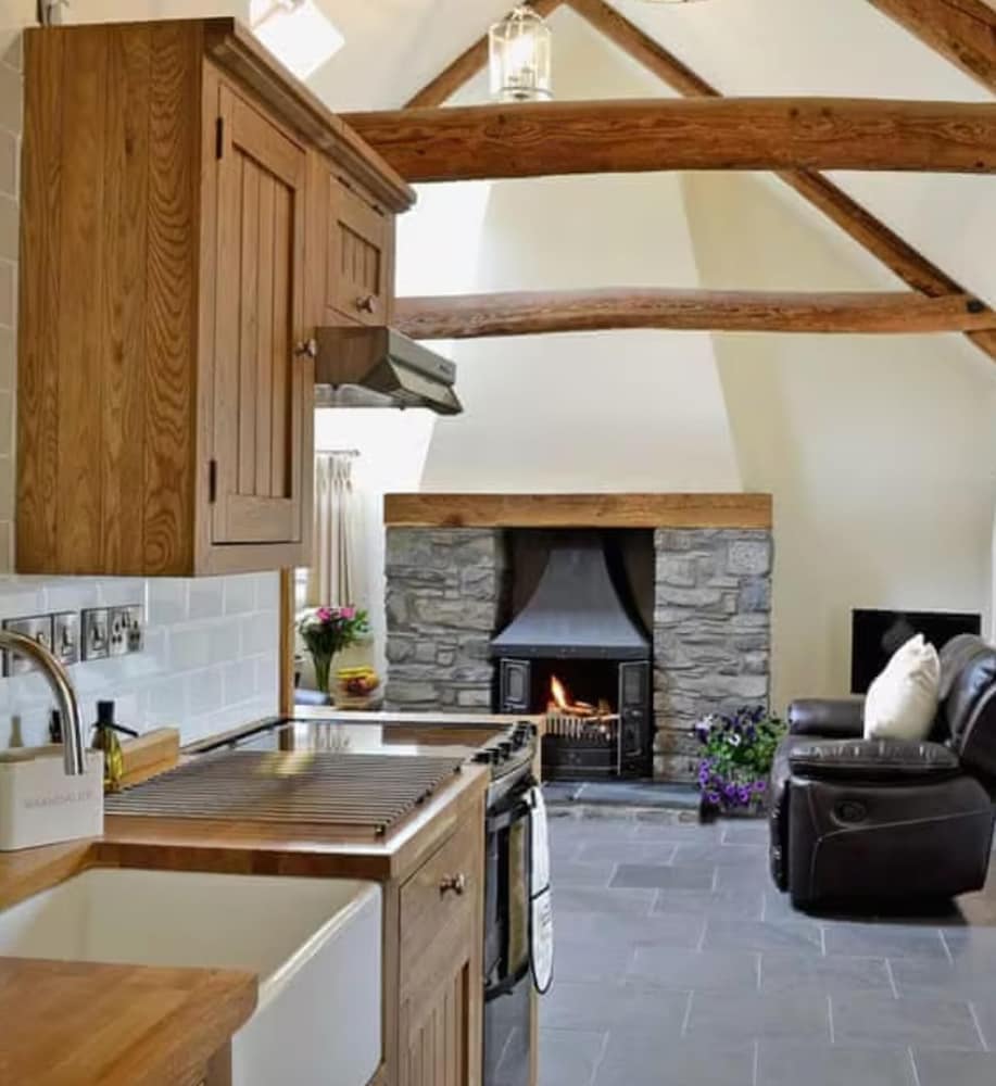 Grofftau Cottage - Sleeps 4 & Free Parking