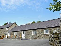 Grofftau Cottage - Sleeps 4 & Free Parking