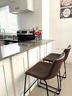 Modern 1BR Condo in Kingston