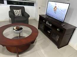 Modern 1BR Condo in Kingston