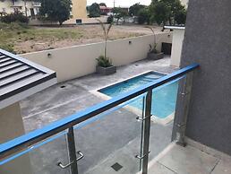Modern 1BR Condo in Kingston