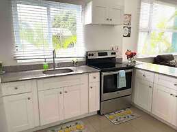 Modern 1BR Condo in Kingston