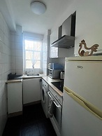 Marble Arch Chic Apartment With Air Conditioner