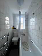Marble Arch Chic Apartment With Air Conditioner
