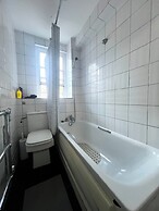 Marble Arch Chic Apartment With Air Conditioner