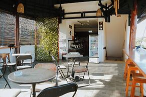 Mama Komodo Bed & Breakfast