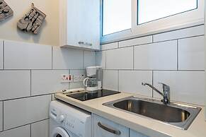 Berries 1-BR Apt in Larnaca
