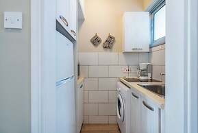 Berries 1-BR Apt in Larnaca