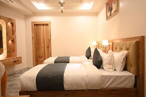 Hotel Kashi Crown