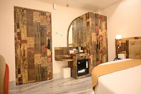Hotel Kashi Crown