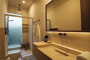 Luxury Jungle Retreat Sleeps 10 Rooftop Pool