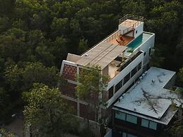 Luxury Jungle Retreat Sleeps 10 Rooftop Pool