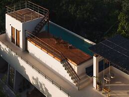 Luxury Jungle Retreat Sleeps 10 Rooftop Pool